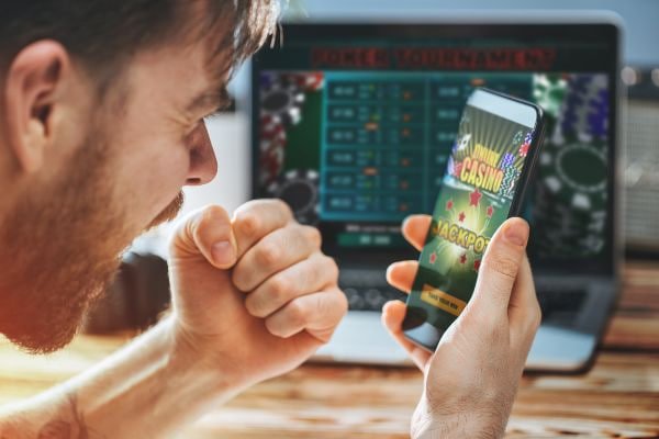 Luck777 တိုက်ရိုက်ကာစီနို Live Dealer Baccarat ဂိမ်းကစားနေသောမြင်ကွင်း